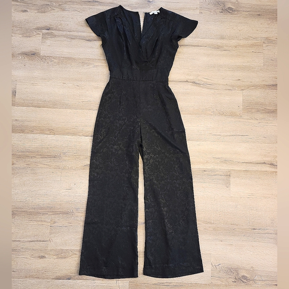 EUC Black floral flared jumpsuit Francescas size medium